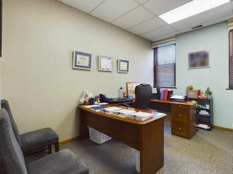 More Photos Of 713 4th Ave, Holdrege Office Residential For Lease