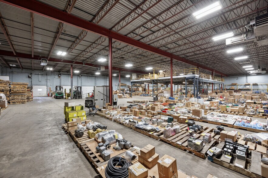 More Photos Of 2860 Industrial Park Rd, Iowa City Warehouse For Sale