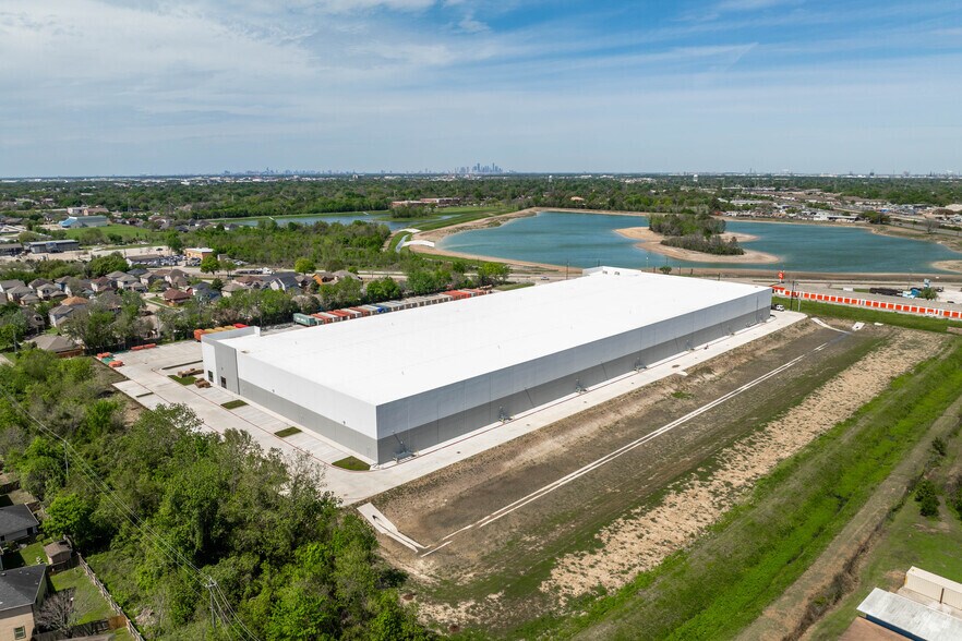 More Photos Of 13930 Journey Rd, Houston Warehouse For Lease