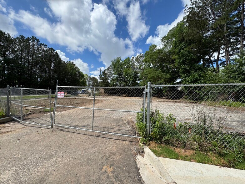 More Photos Of 321 Six Flags Pkwy SW, Mableton Land For Lease