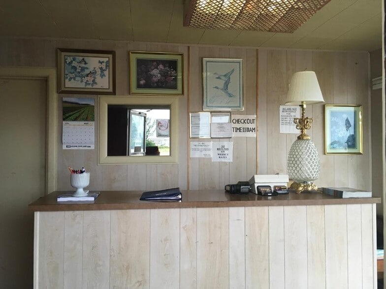 More Photos Of 415 E 11th St, Hugoton Hotel For Sale