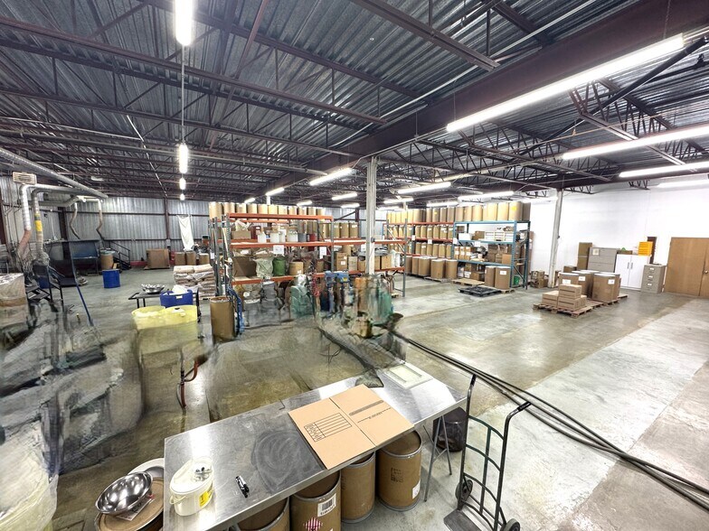 More Photos Of 1010 Rue Raoul-Charette, Joliette Manufacturing For Lease