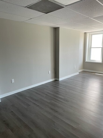More Photos Of 2302 W Main St, Richmond Office For Lease