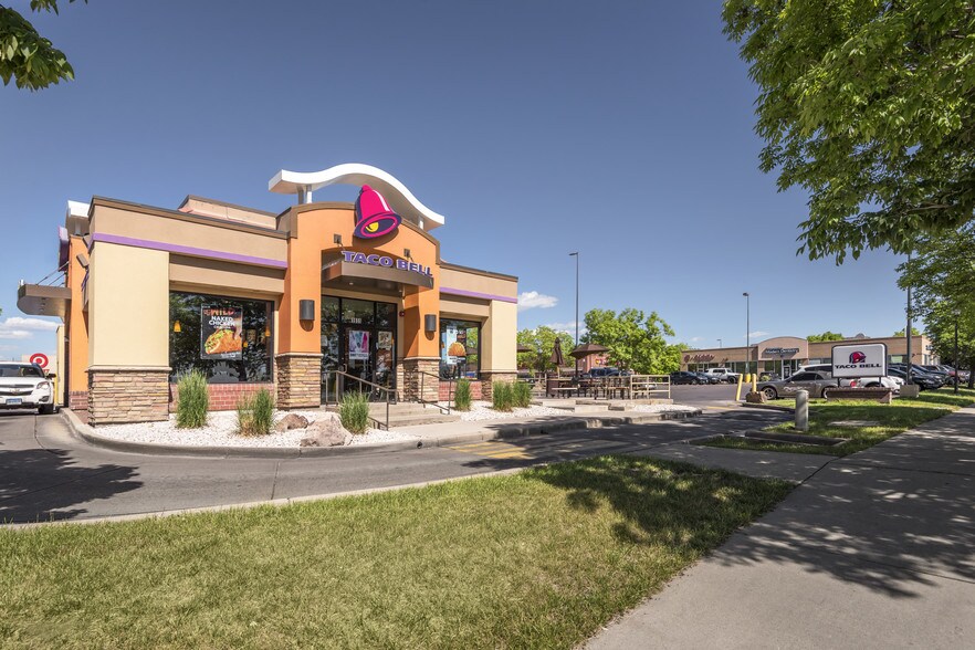 More Photos Of 1711-1975 Sheridan Blvd, Edgewater Unknown For Lease