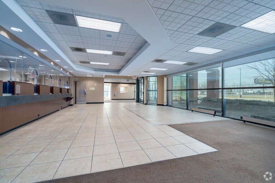 More Photos Of 30730 Groesbeck Hwy, Roseville Bank For Sale