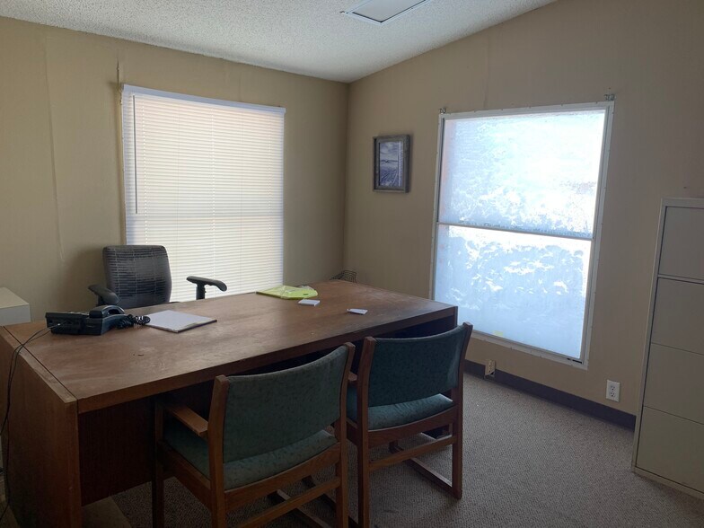 More Photos Of 4004 W 12th St, Sioux Falls Auto Dealership For Lease