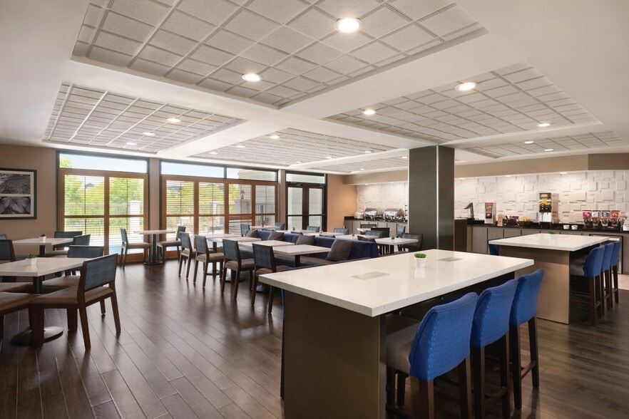 More Photos Of 2060 Eastern Blvd, Montgomery Hotel For Sale