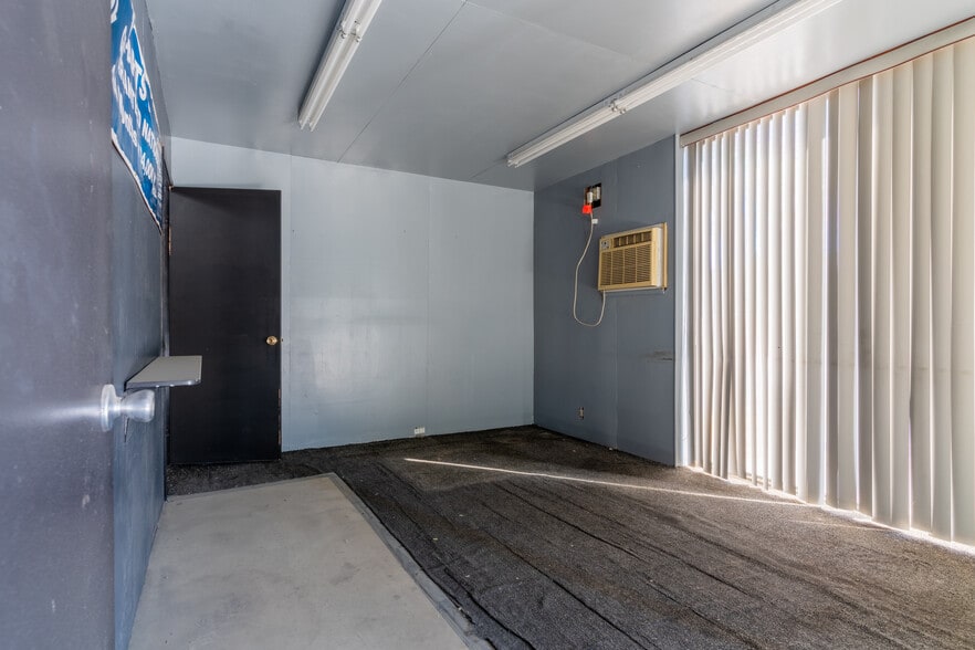 More Photos Of 68686 Summit Dr, Cathedral City Service For Sale