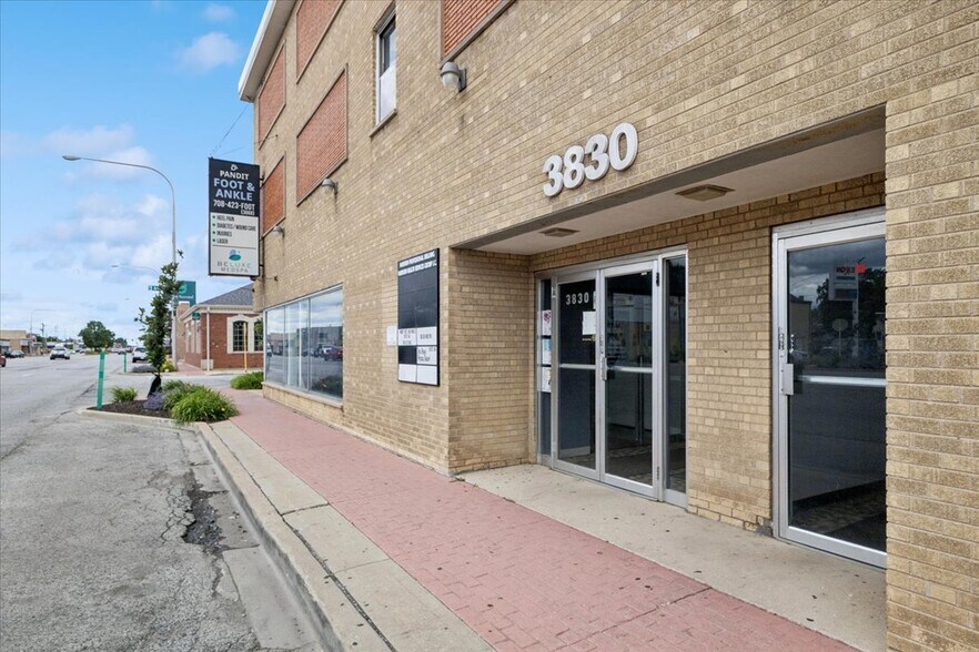More Photos Of 3830 W 95th St, Evergreen Park Medical For Lease