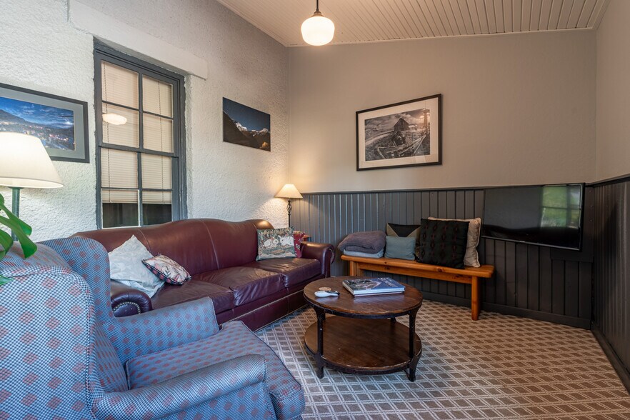 More Photos Of 129 Gothic Ave, Crested Butte Hotel For Sale