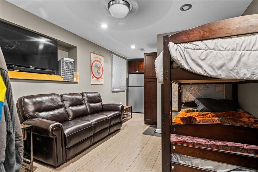 More Photos Of 59230 Havenridge Rd, New Haven Manufacturing For Sale