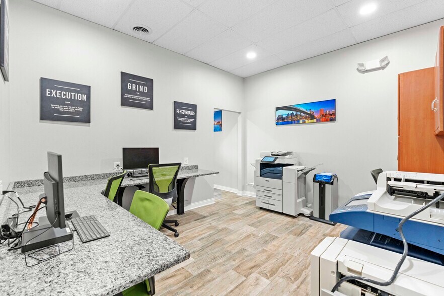 More Photos Of 8219-8347 Wicker Ave, Saint John Freestanding For Lease