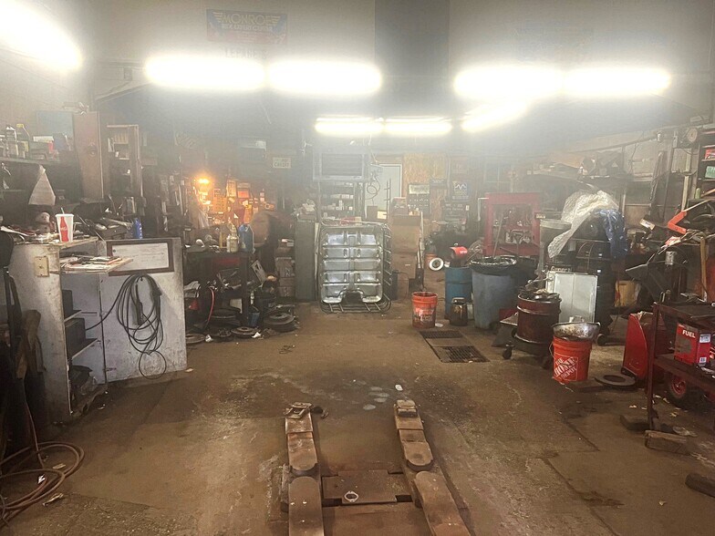 More Photos Of 98 Van Schaick Ave, Cohoes Specialty For Sale