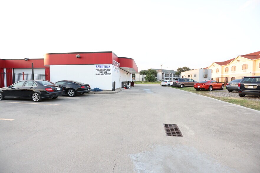 More Photos Of 101 Wells Fargo Dr, Houston Auto Repair For Sale