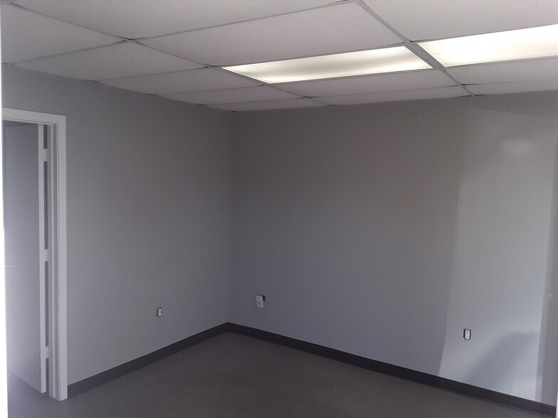 More Photos Of 6030-6040 Brittmoore Rd, Houston Warehouse For Lease