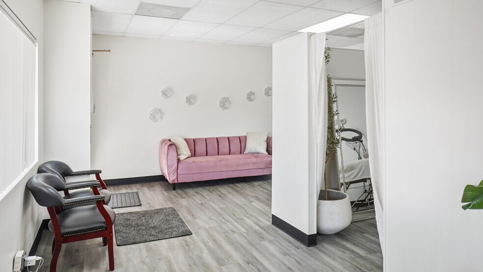 More Photos Of 702 E Main St, Othello Storefront Retail Office For Lease