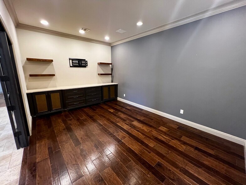 More Photos Of 11818 Warfield St, San Antonio Service For Lease
