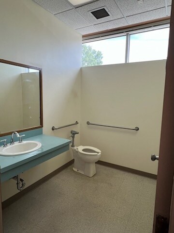 More Photos Of 909 Foisy St, Alexandria Medical For Sale