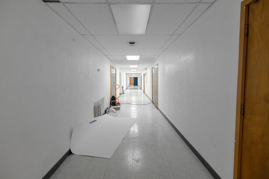 More Photos Of 900 Natchez Ave, Pasadena Schools For Lease