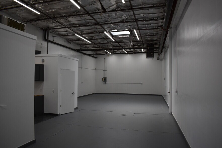 More Photos Of 16010 W 5th Ave, Golden Warehouse For Lease