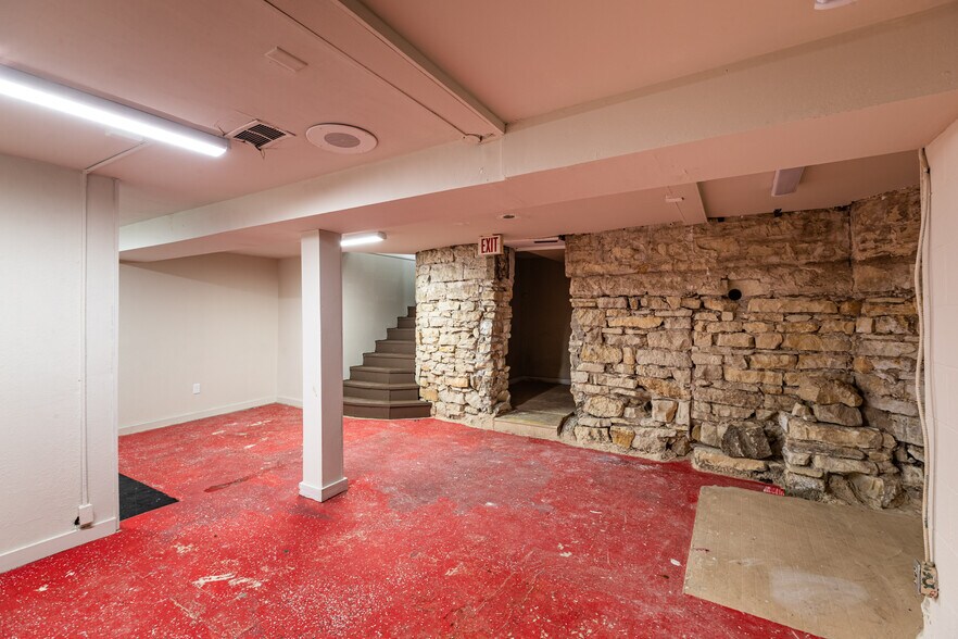 More Photos Of 1601 Jackson St, La Crosse General Retail For Lease