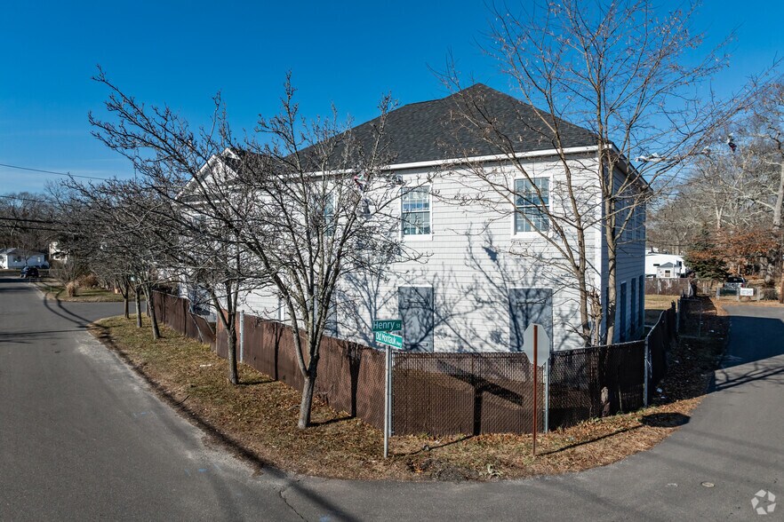 More Photos Of 21 Old Montauk Hwy, Mastic Medical For Sale