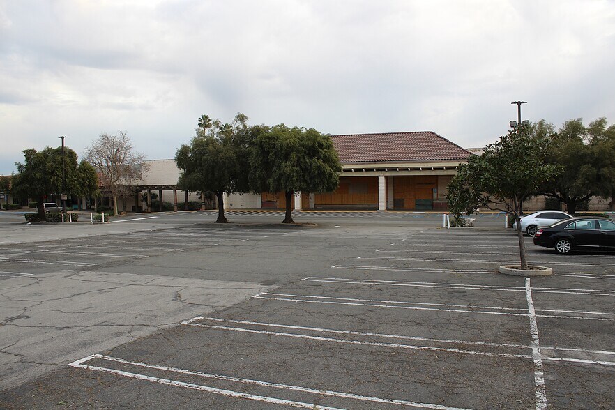 More Photos Of 24595 Alessandro Blvd, Moreno Valley Supermarket For Lease