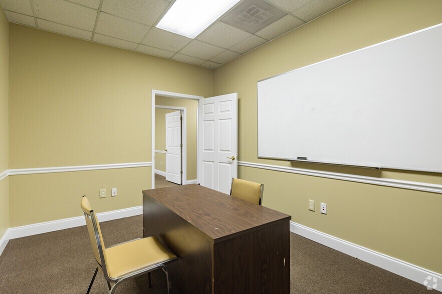 More Photos Of 236 Stockbridge Rd, Jonesboro Office For Sale