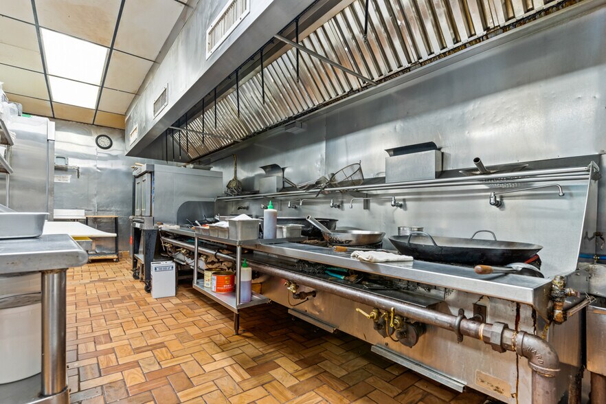 More Photos Of 509 US Highway 271 N, Gilmer Flex For Sale