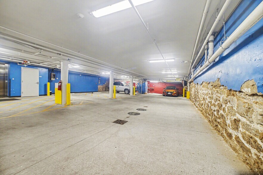 More Photos Of 905 Broadway Blvd, Kansas City Apartments For Sale