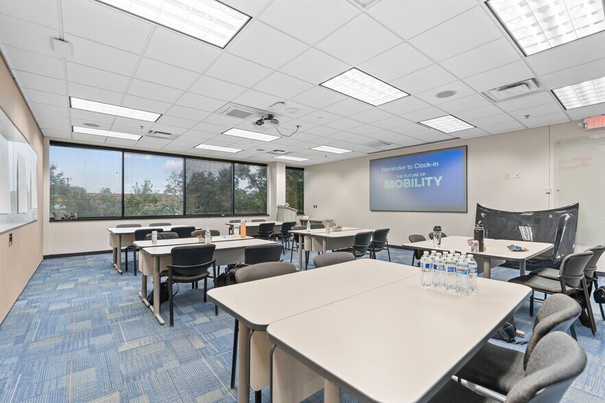 More Photos Of 2775 Blue Water Rd, Eagan Office For Sale