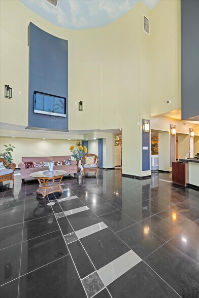 More Photos Of 23945-23947 Newhall Ave, Santa Clarita General Retail For Sale