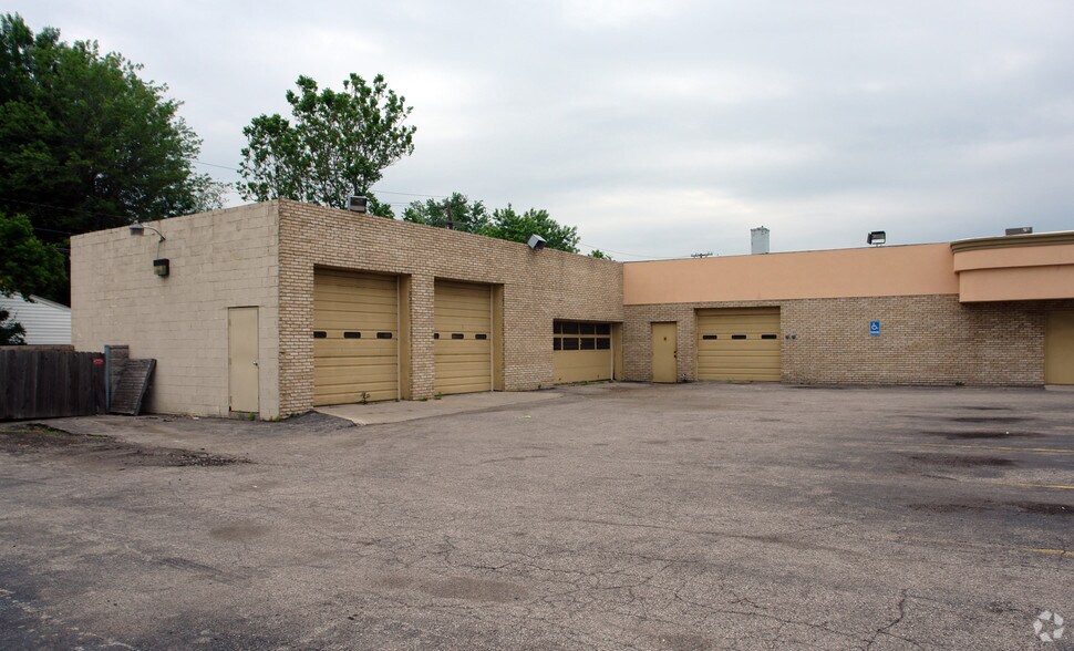 More Photos Of 30178 Woodward Ave, Royal Oak Auto Dealership For Lease