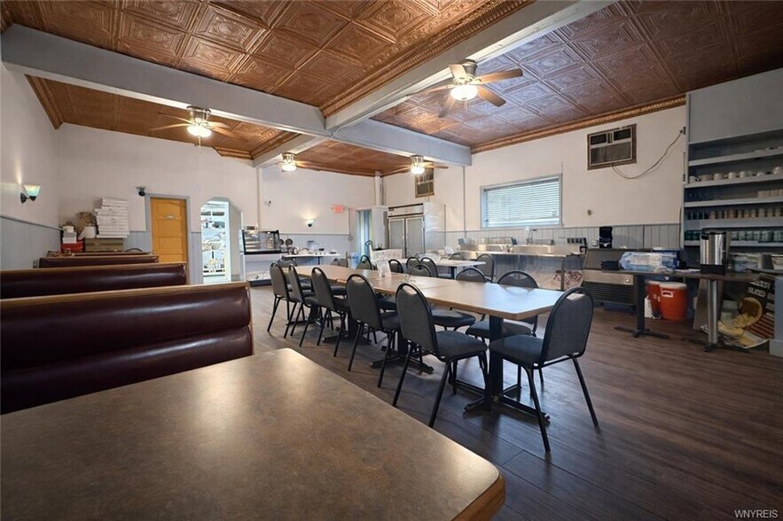 More Photos Of 1701 Pine Ave, Niagara Falls Restaurant For Sale