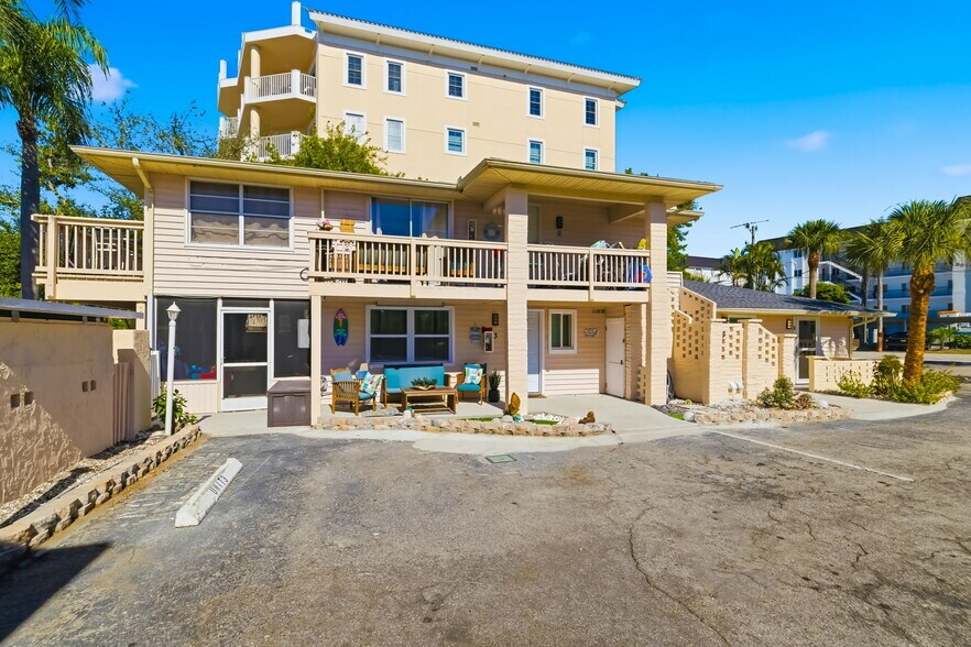 More Photos Of 9022 Midnight Pass Rd, Sarasota Apartments For Sale