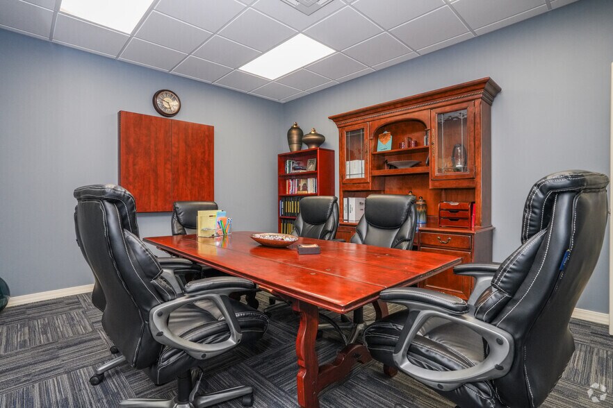 More Photos Of 601-609 N 5th St, Monroe Coworking Space