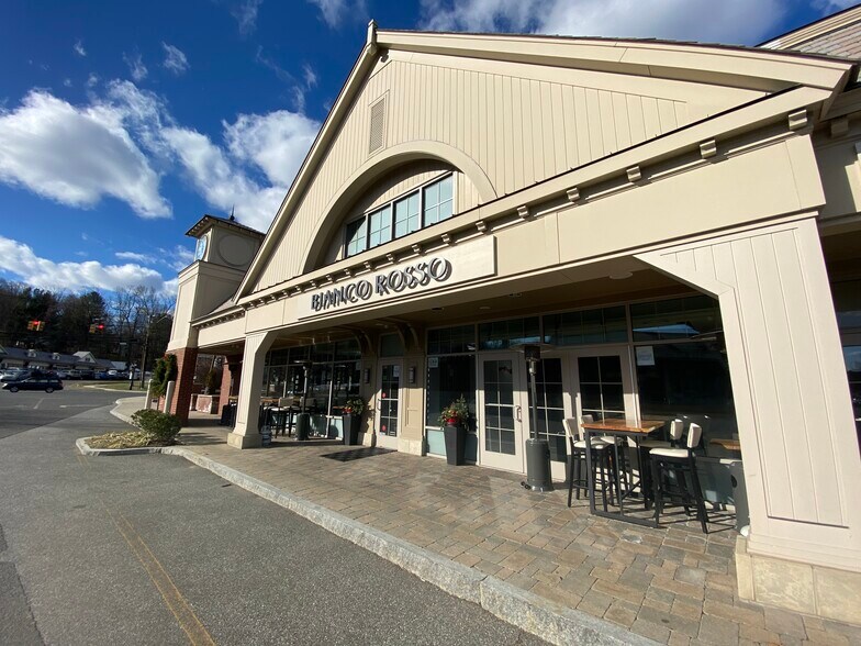 More Photos Of 942 White Plains Rd, Trumbull General Retail For Lease