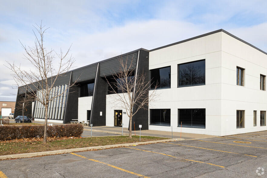 Primary Photo Of 789-799 Jean-Paul-Vincent, Longueuil Warehouse For Lease