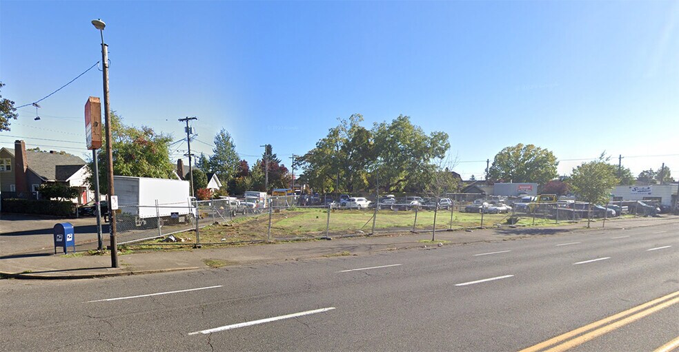 More Photos Of 5045-5051 SE Foster Rd, Portland Land For Lease