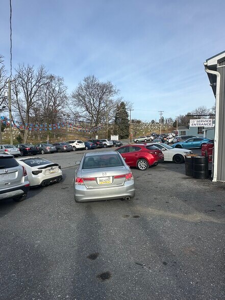 More Photos Of 2425 Herr St, Harrisburg Auto Repair For Sale