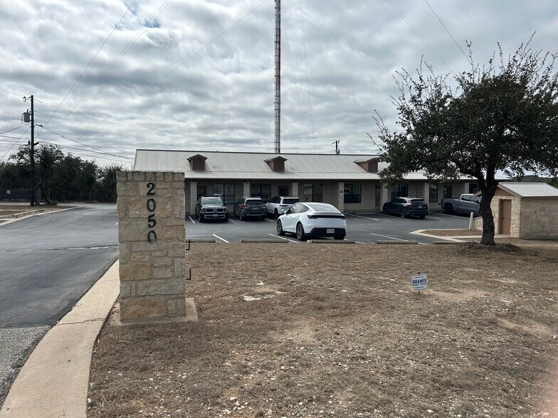 More Photos Of 2050 US-290 Hwy, Dripping Springs Office For Lease