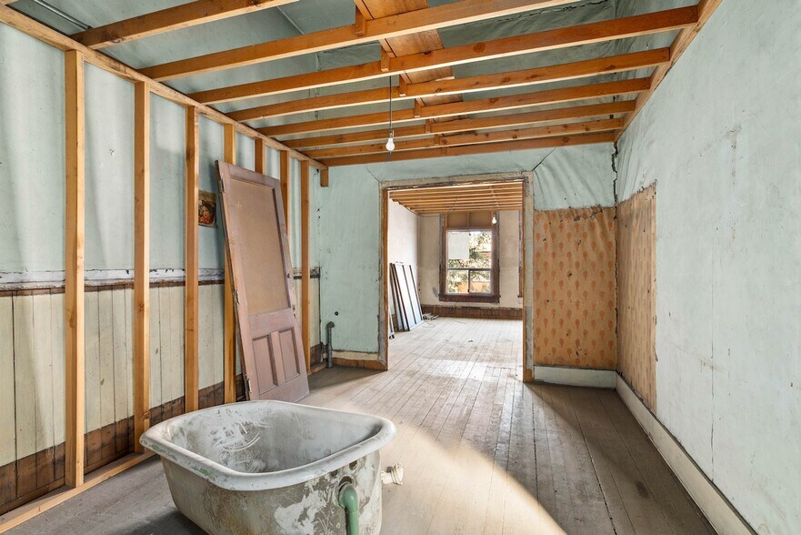 More Photos Of 313 N Main St, Ellensburg General Retail For Sale