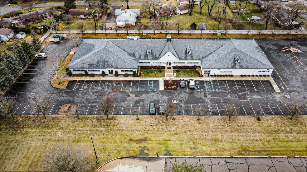 More Photos Of 24100 Meadowbrook Rd, Novi Storefront For Sale