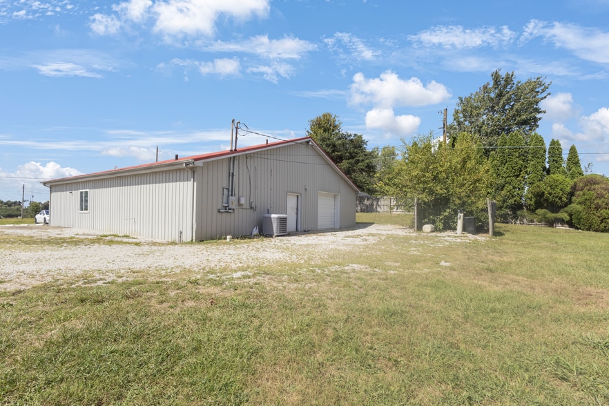 More Photos Of 6804 S Dixie Hwy, Glendale Freestanding For Lease