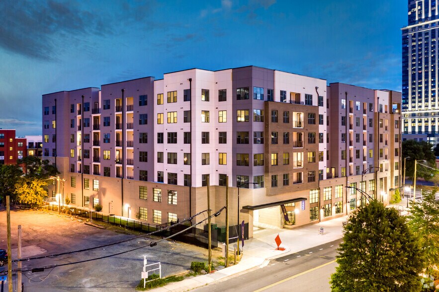 More Photos Of 101 W Morehead St, Charlotte Apartments For Lease