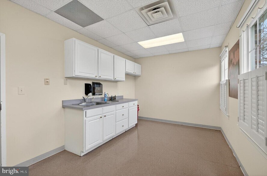 More Photos Of 7117 Salem Fields Blvd, Fredericksburg Office For Lease
