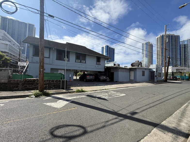 More Photos Of 1303 Rycroft St, Honolulu Restaurant For Lease