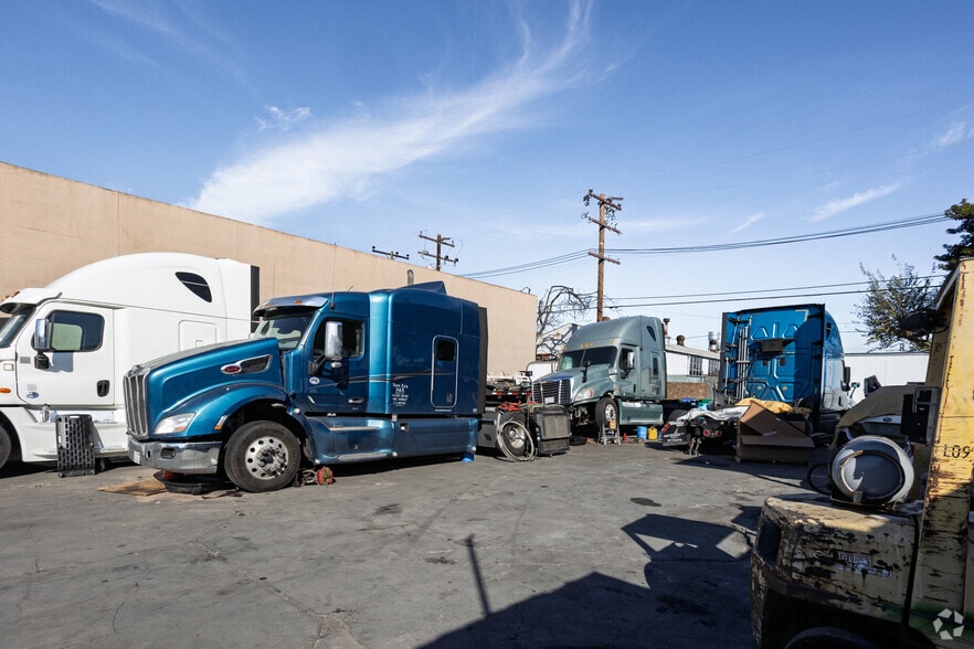 More Photos Of 2035 W 15th St, Long Beach Office For Sale
