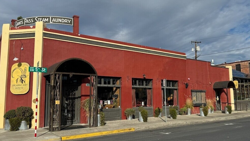 Primary Photo Of 234 SW 5th St, Grants Pass Restaurant For Lease