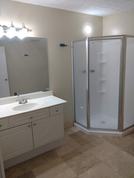 More Photos Of 2910 Cole Ct, Norcross Industrial For Sale